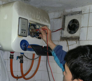 binh nuoc nong ro dien ra ngoai